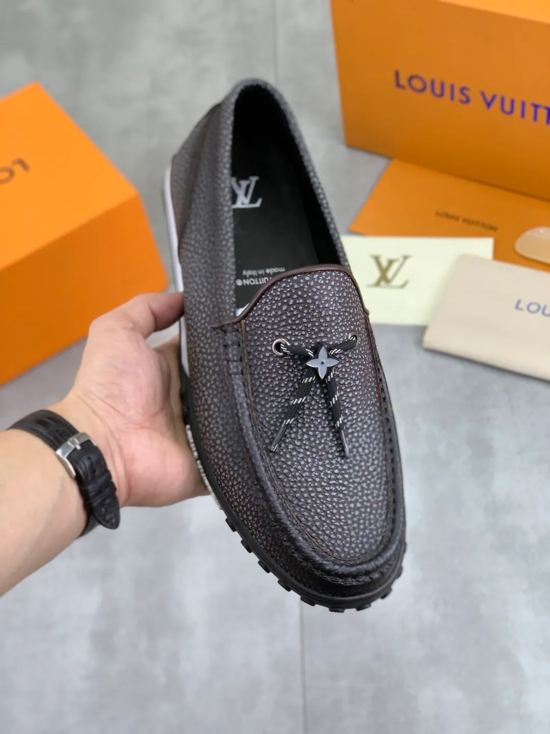 Men's Men's Shoes 💰P640 New Style 💶[LOUIS VUITTON] Water-dyed Niuli Original Order New Style 🍀LV Louis Vuitton *——Top version of LV classic leather shoes! Made of imported original calfskin, original leather side strips and wear-resistant high-end rubber outsole! High quality products! Color: black optional Size: 39-45